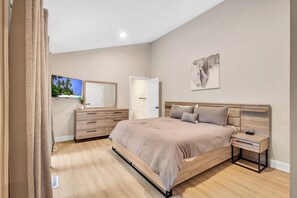 5 Schlafzimmer, Schreibtisch, kostenloses WLAN, Bettwäsche