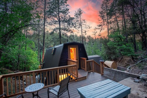 Cozy Cabin in the Pines, 15 Min to Whiskey Row, 8 Min to Goldwater Lake