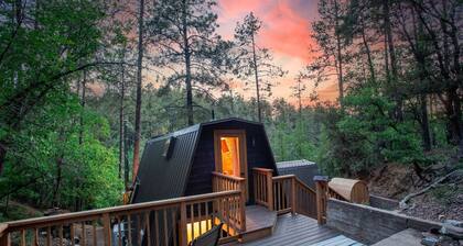 Cozy Cabin in the Pines, 15 Min to Whiskey Row, 8 Min to Goldwater Lake