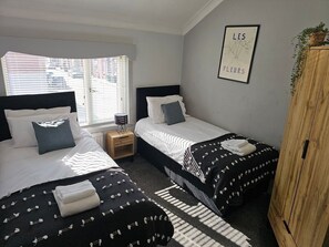 3 habitaciones, tabla de planchar con plancha y wifi gratis