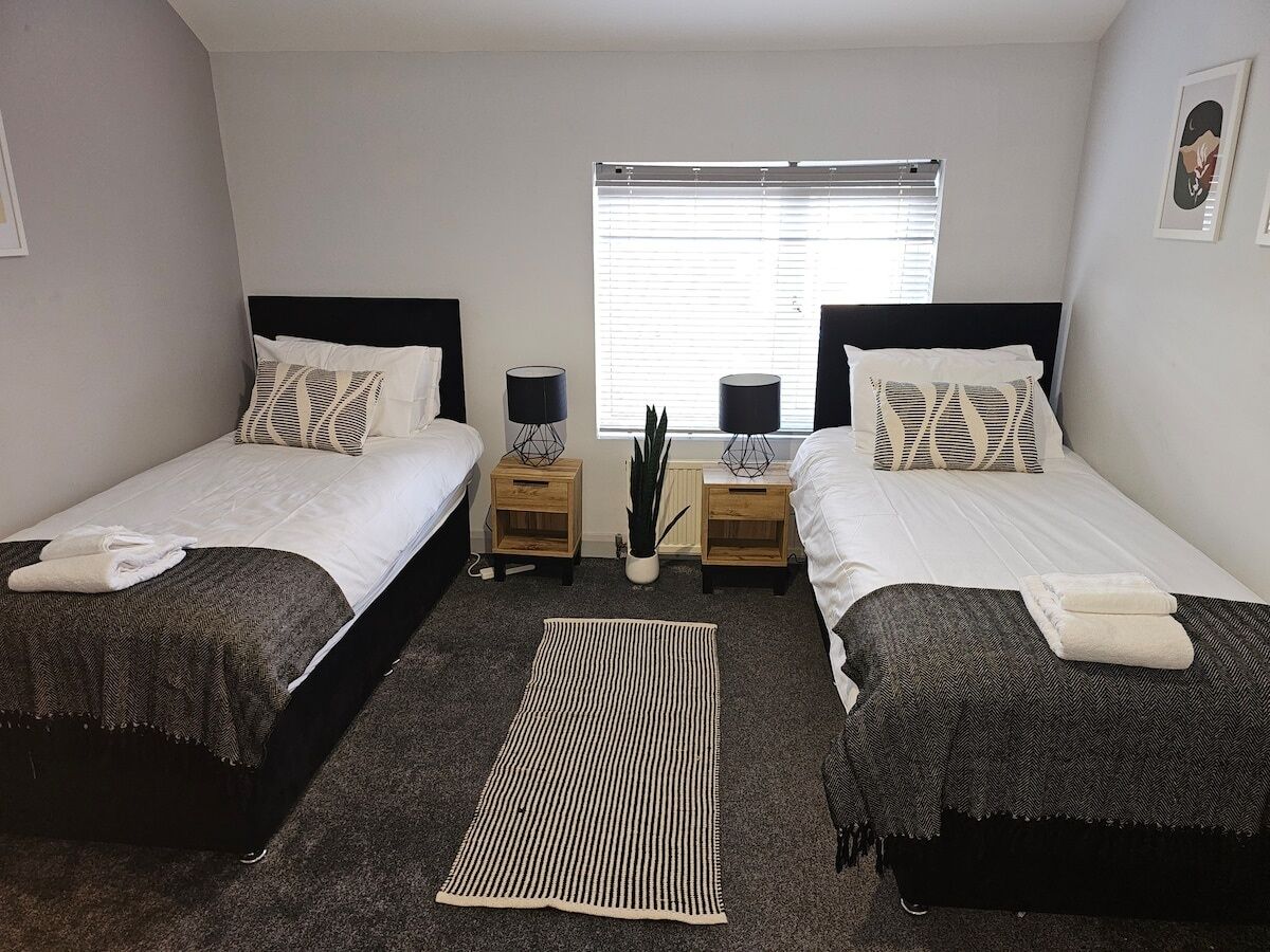 3 bedrooms, iron/ironing board, free WiFi, bed sheets