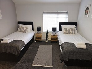 3 habitaciones, tabla de planchar con plancha y wifi gratis 