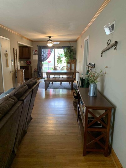 Charming 3 Bedroom House Conveniently Located in Central Lincoln