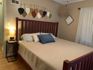 3 bedrooms, desk, iron/ironing board, free WiFi