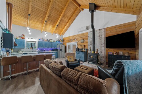 Clucking Awesome Cabin - Our Nest is Your Nest