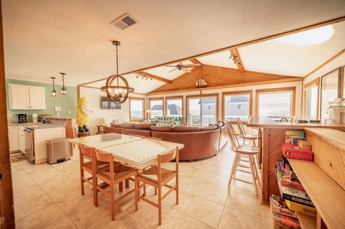 Genesis On The Water - Semi-Oceanfront - Pool - Hot tub!