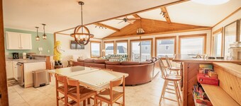 Genesis On The Water - Semi-Oceanfront - Pool - Hot tub!