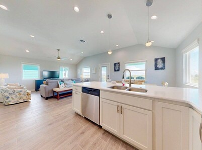 Private Pool, Pet Friendly, Parking for 4