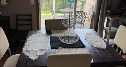 Charming 2-bedroom condo in wonderful South Saint Paul with AC, Heating, WIFI.