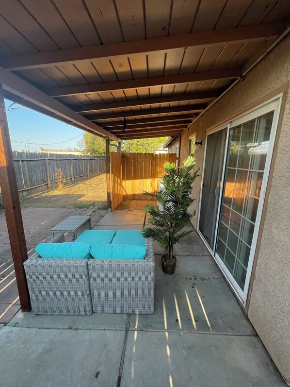 Terrace/patio - Charming 2-bedroom townhome - All brand new - pets welcome (Sacramento)