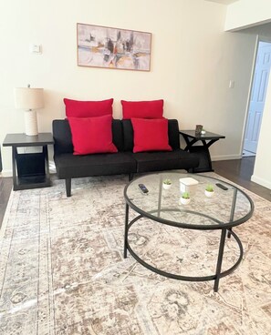 Smart TV, libros y videoteca 