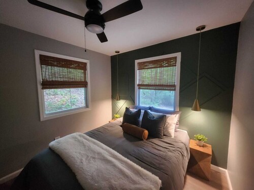 Charming 2-bedroom cabin in delightful New Market with AC