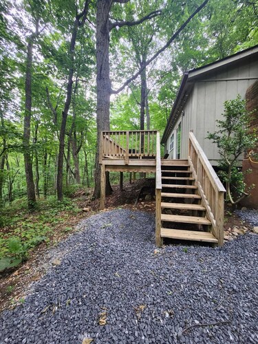 Charming 2-bedroom cabin in delightful New Market with AC