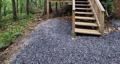 Charming 2-bedroom cabin in delightful New Market with AC