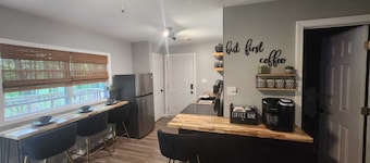 Charming 2-bedroom cabin in delightful New Market with AC