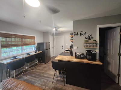 Charming 2-bedroom cabin in delightful New Market with AC
