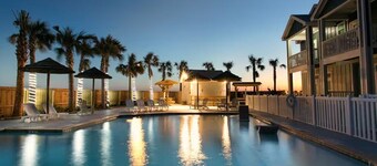 8BR Dog Friendly | Pool | Hot Tub | Balcony | W/D