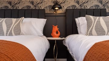 5 bedrooms, iron/ironing board, free WiFi, bed sheets