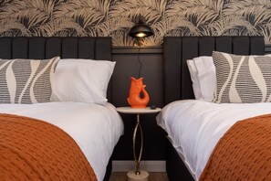 5 bedrooms, iron/ironing board, free WiFi, bed sheets