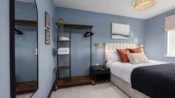 5 bedrooms, iron/ironing board, free WiFi, bed sheets