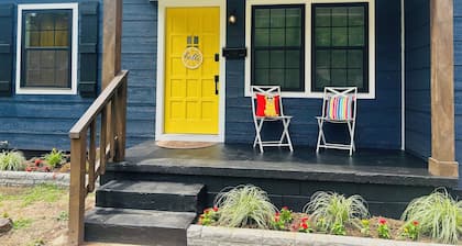 Tranquil 3-bedroom 2 Bath, HotTub, Ping Pong, backs up to Park, hosting w/heart