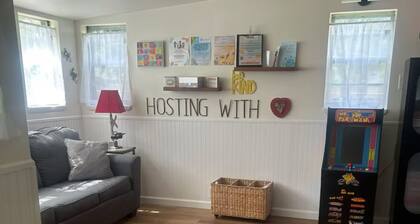 Tranquil 3-bedroom 2 Bath, HotTub, Ping Pong, backs up to Park, hosting w/heart