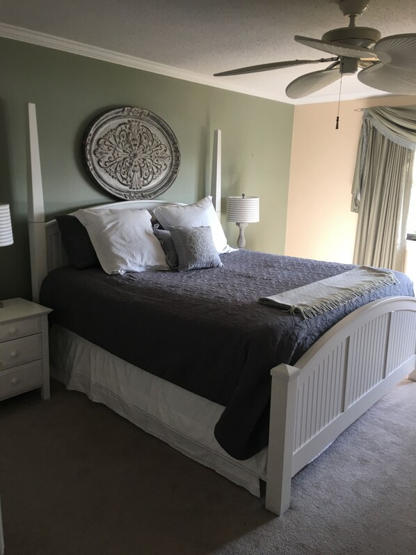 4 bedrooms, iron/ironing board, WiFi, bed sheets