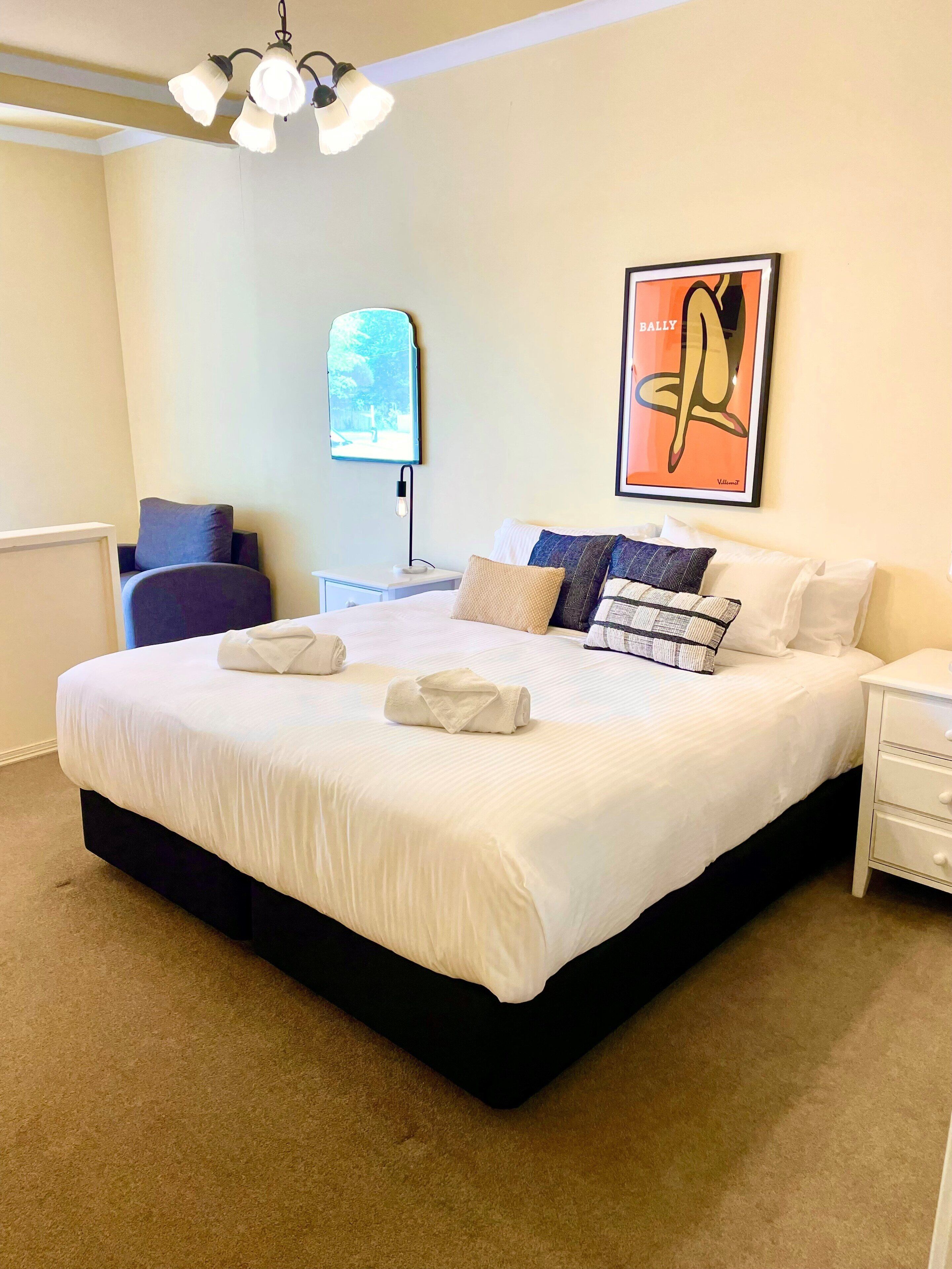 4 bedrooms, iron/ironing board, Internet, bed sheets