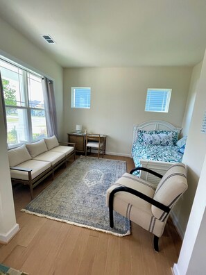 TV, fireplace - Delaware getaway just minutes from Bethany Beach (Ocean View)