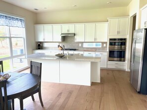 Microwave, oven, stovetop, dishwasher - Delaware getaway near Bethany Beach (Ocean View)