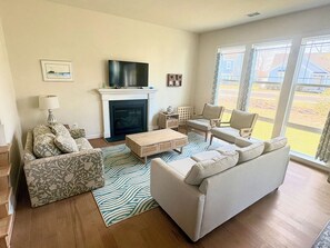 TV, fireplace - Delaware getaway near Bethany Beach (Ocean View)