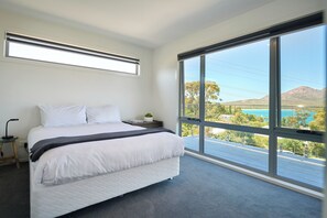 2 chambres, fer et planche à repasser, draps fournis