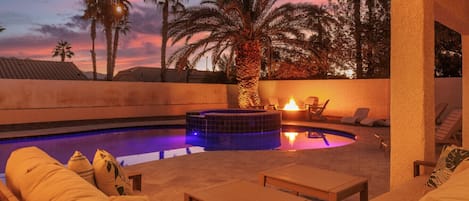 Een buitenzwembad, een verwarmd zwembad