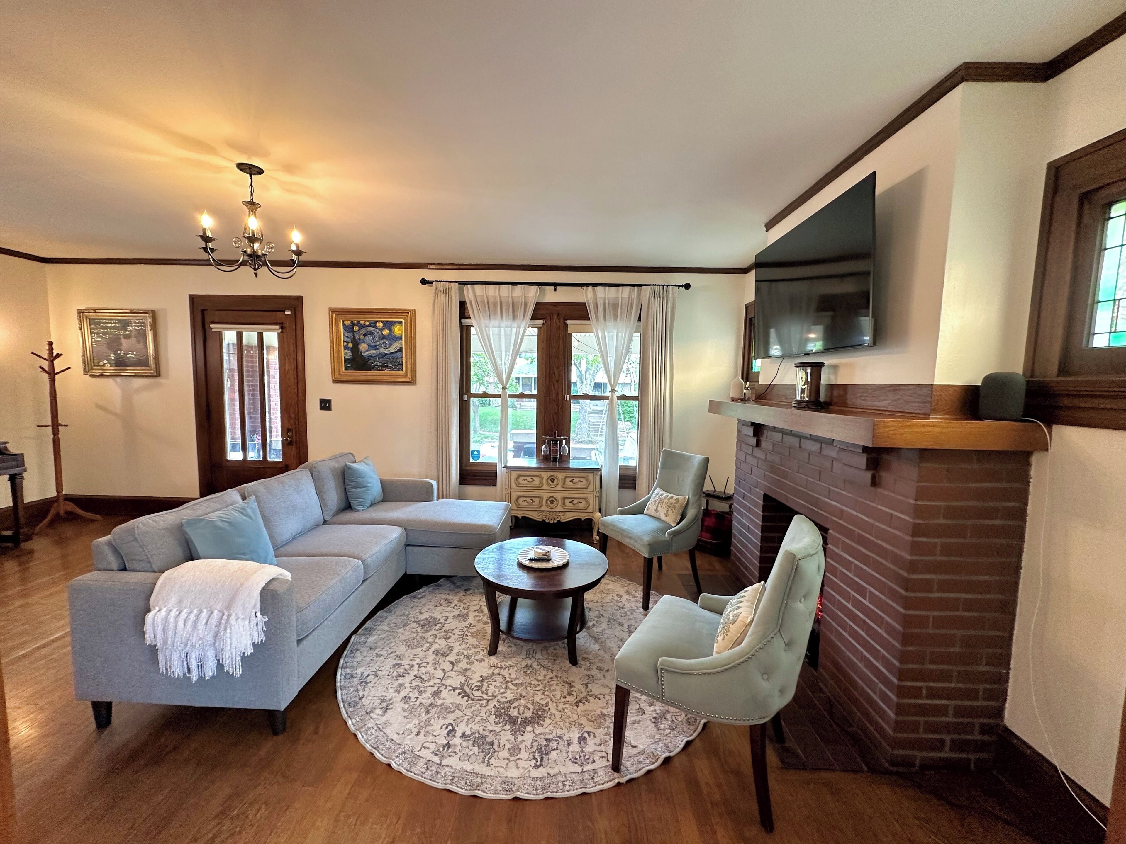 Smart TV, fireplace, books, computer monitors