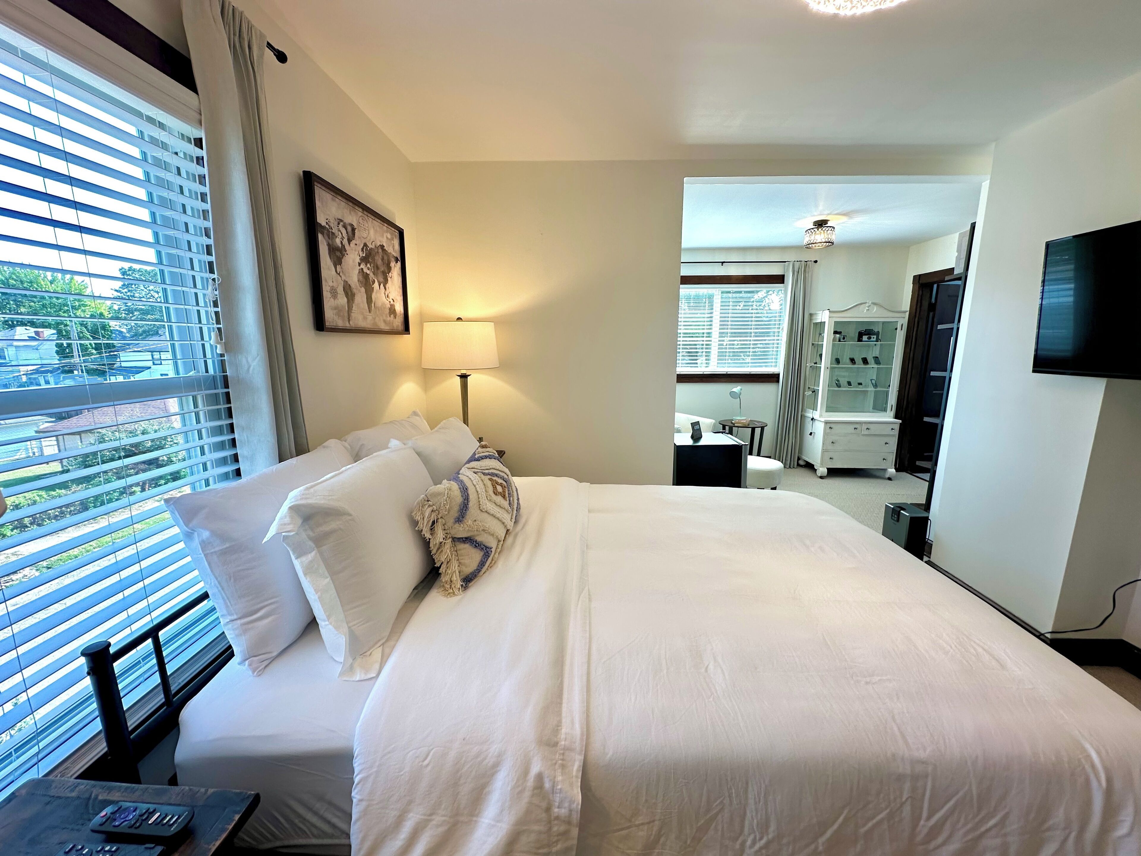 4 bedrooms, desk, iron/ironing board, free WiFi