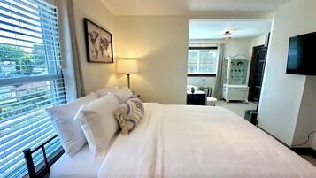 4 bedrooms, desk, iron/ironing board, free WiFi