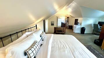 4 bedrooms, desk, iron/ironing board, free WiFi