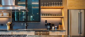 NEW Modern 6BR – Pool, Walk2Beach, Sleeps 20