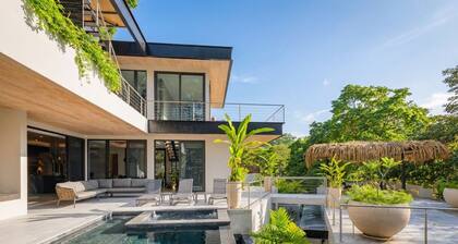 Casa Pipeline: Jungle Estate, Pool, Sleeps 16