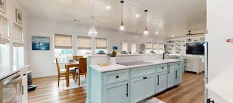 Beachside Getaway w/Hot tub!