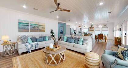 Beachside Getaway w/Hot tub!