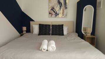 5 bedrooms, iron/ironing board, free WiFi, bed sheets