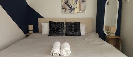 5 bedrooms, iron/ironing board, free WiFi, bed sheets