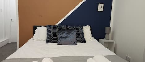5 Schlafzimmer, Bügeleisen/Bügelbrett, kostenloses WLAN, Bettwäsche
