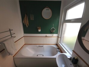 Hair dryer, towels - 5BR House-Sleeps 10-Close to CC (Leeds)