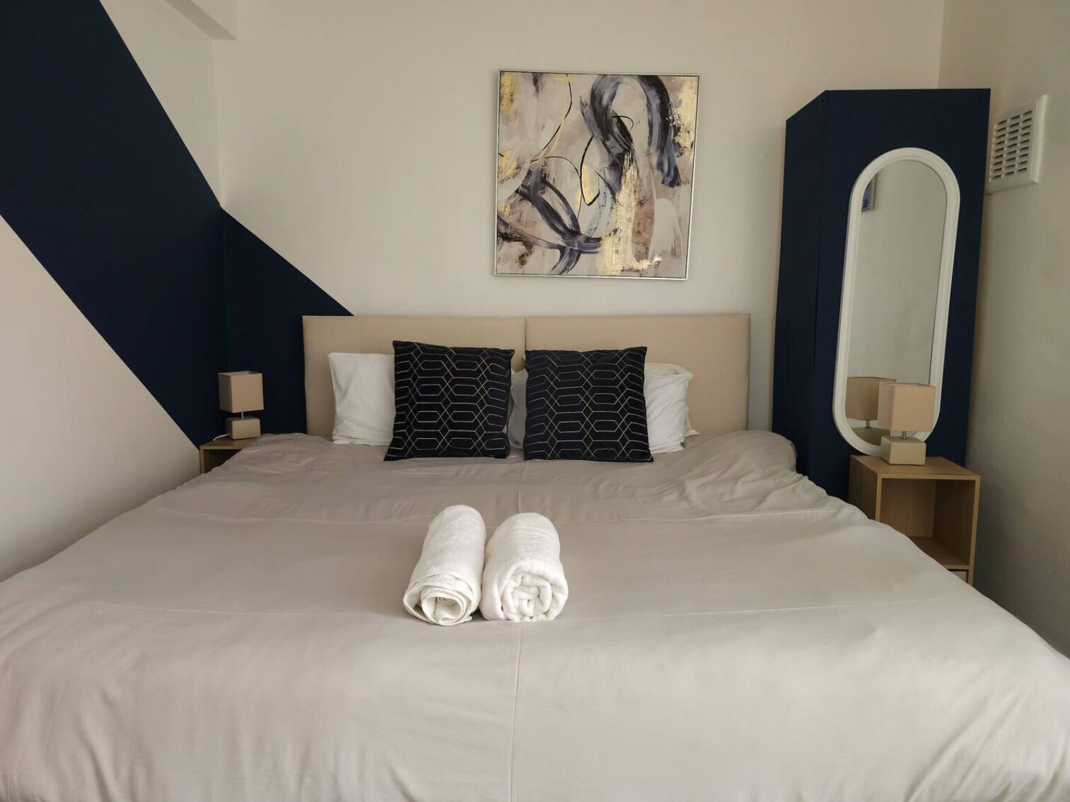 5 habitaciones, tabla de planchar con plancha y wifi gratis 