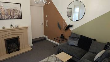 TV, fireplace