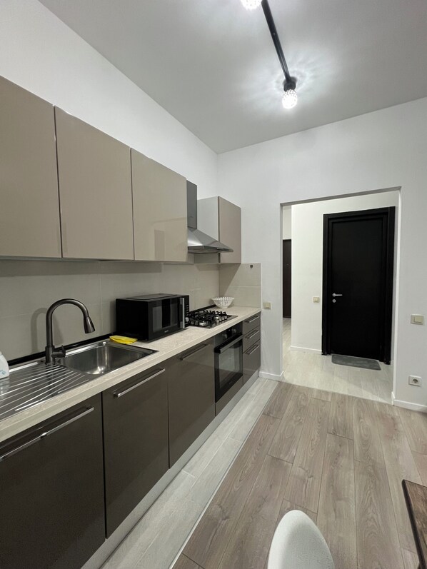 Microwave, oven, electric kettle, cookware/dishes/utensils