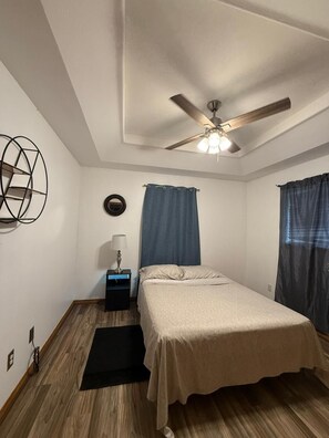 Iron/ironing board, free WiFi, bed sheets