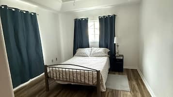Iron/ironing board, free WiFi, bed sheets